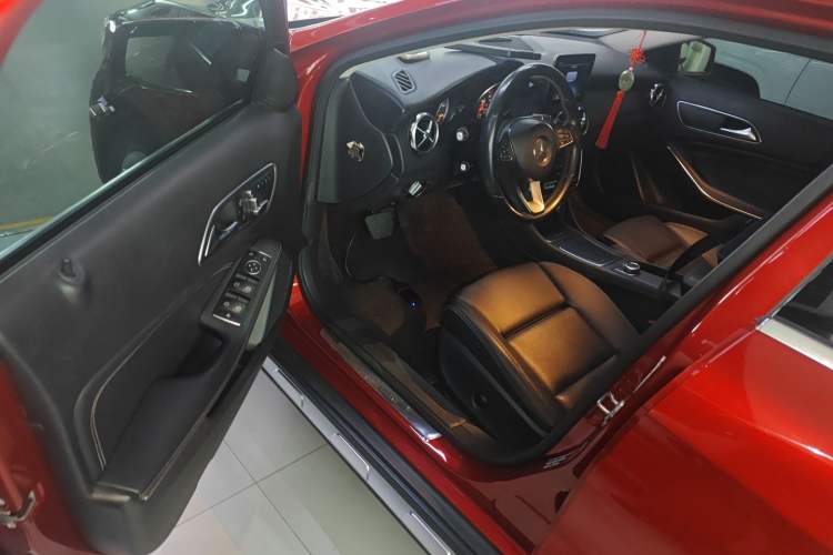 Used Mercedes-Benz GLA 2018 GLA 200 Sport Edition Driver Seat