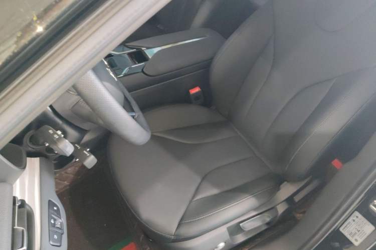 Used Hongqi E-QM5 2024 610 km PLUS
