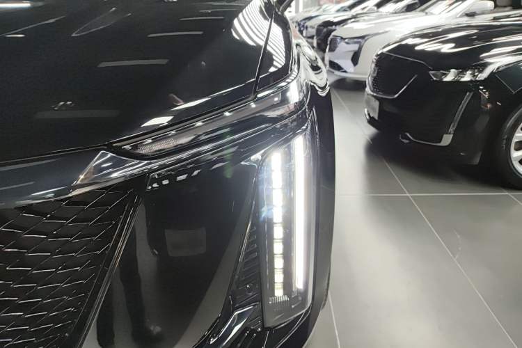 Used Cadillac XT5 2025 2.0T Platinum Edition
