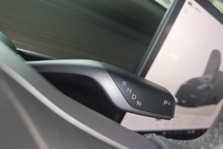 Used Tesla Model Y 2022 Revised Version Rear-Wheel Drive Gear Lever