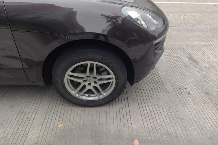 Used Porsche Macan 2016 Macan 2.0T Right Front Wheel Hub