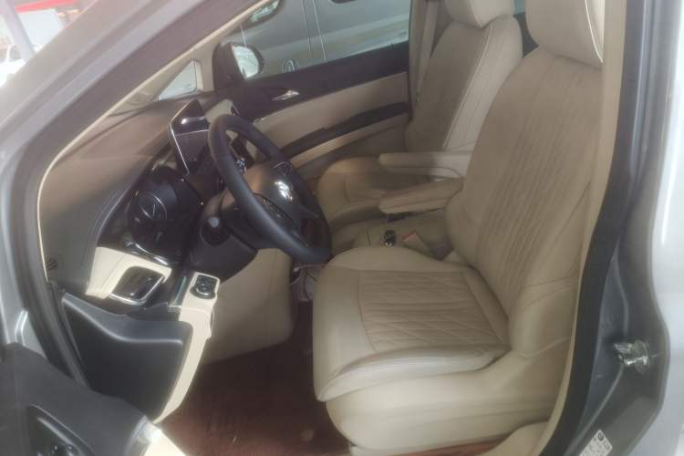 Used Buick GL8 2023 Facelifted Land Cruiser Executive Luxury Version