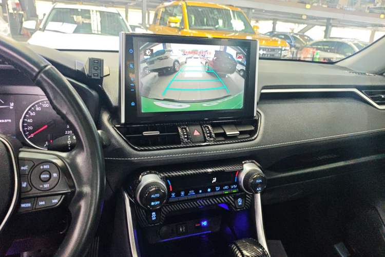 Used Toyota Wildlander 2021 2.0L CVT Two-Wheel Drive Luxury Edition Audio And AC Panel