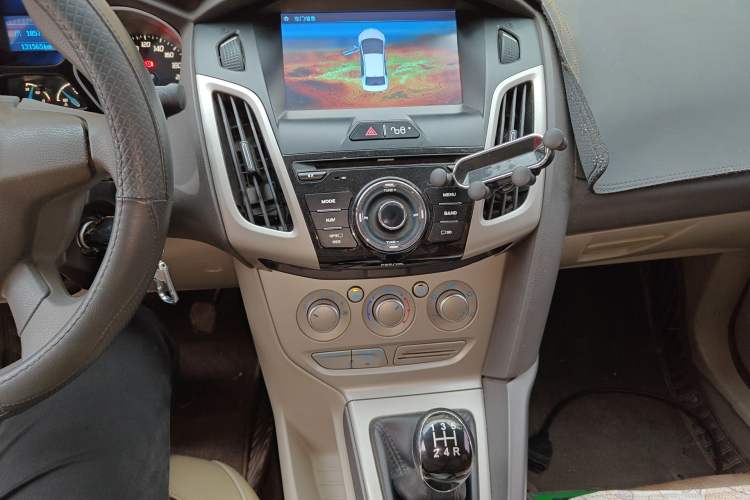 Used Ford Focus 2012 Sedan 1.6L Manual Comfort Model Audio And AC Panel