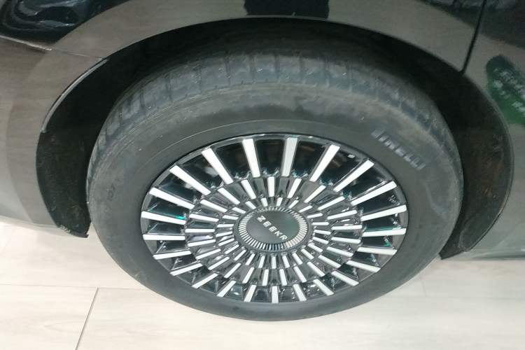 Used Zeekr 009 2024 7-Seater Walk-Through Version Four-Wheel Drive 108 kWh Exterior 5