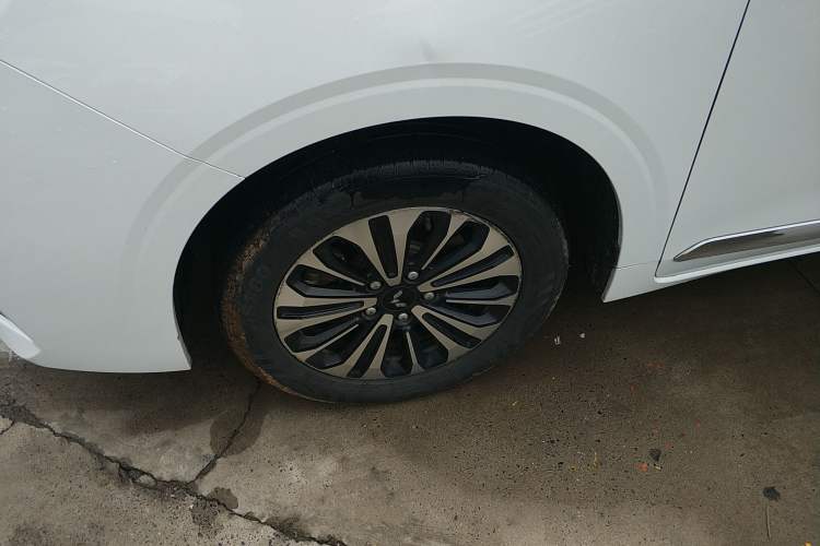 Used Wuling Jiachen 2022 1.5T CVT Deluxe Flagship Edition Left Front Wheel Hub