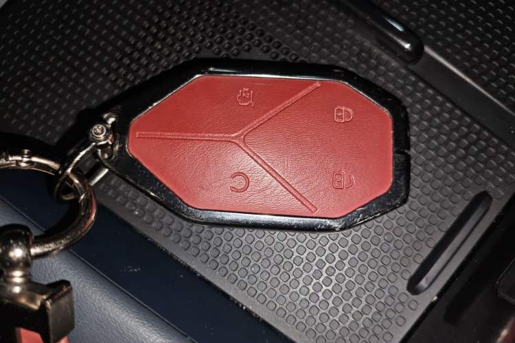 Used Formula Leopard 5 2023 Explore Edition
