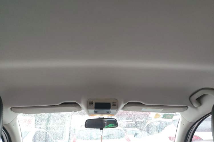 Used Qoros 3 2014 Sedan 1.6L Automatic Zhiyue Model Headliner