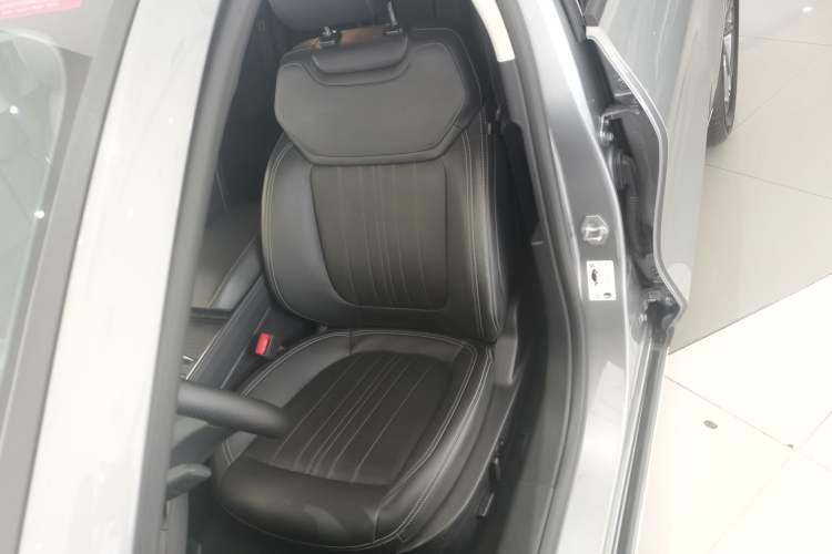 Used Ford Mondeo 2025 2.0T EcoBoost Luxury Version Left Front Seat