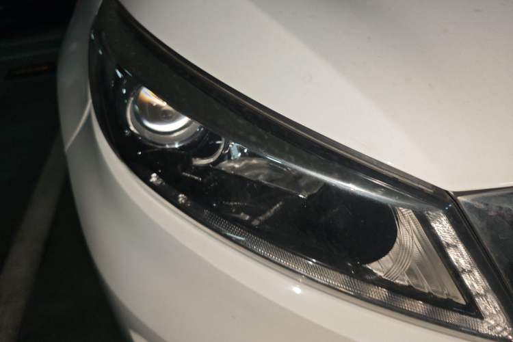 Used Kia Sportage R 2015 2.0L Automatic Two-Wheel Drive DLX Model Right Front Headlight