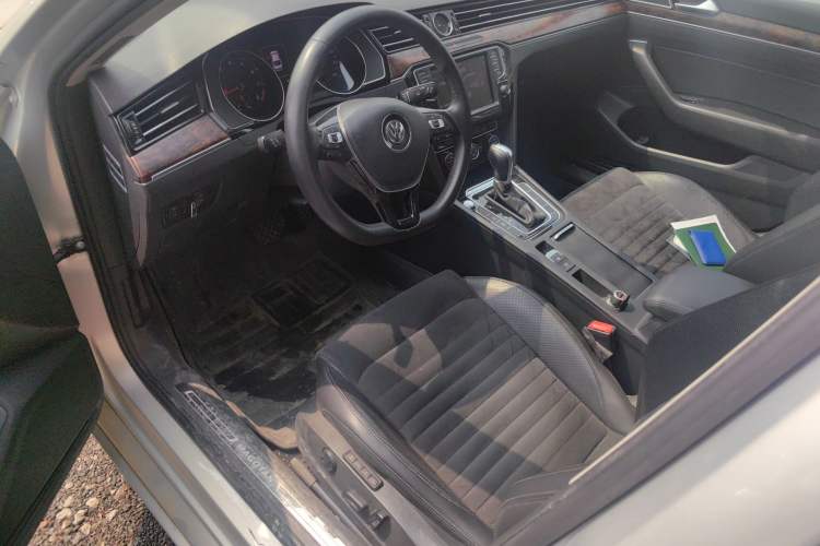 Used Volkswagen Magotan 2017 380TSI DSG Prestige Edition Left Front Seat