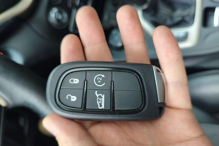 Used Jeep Cherokee 2014 2.4L Luxury Edition Vehicle Key