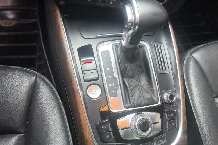 Used Audi Q5 2013 40 TFSI Comfort Edition Gear Lever