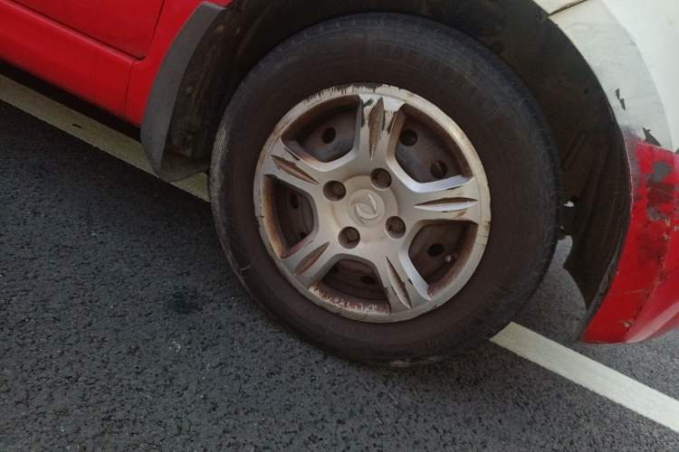 Used Dongfeng Fengon 330 2014 1.5L Manual Utility Version DK15 Right Front Wheel Hub