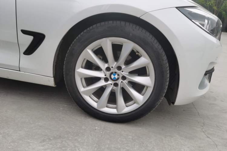 Used BMW 3 Series GT 2019 320i Sport Edition Right Front Wheel Hub