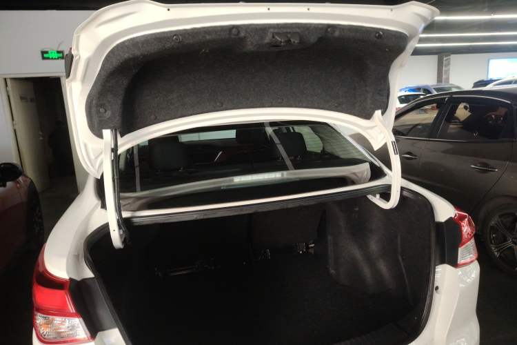 Used Nissan Lannia 2019 1.6L CVT Smart Connect Smart Cool Version China VI Standard Trunk