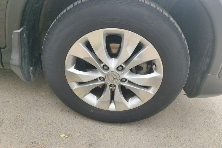 Used Honda CR-V 2013 2.4L two-wheel drive luxury version Right Front Wheel Hub