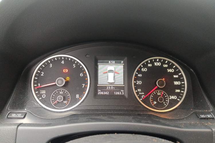 Used Volkswagen Tiguan 2013 1.8 TSI Automatic All-Wheel Drive Luxury Model Instrument Cluster