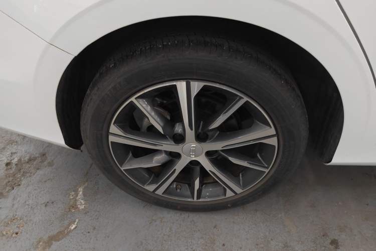 Used Geely Auto Emgrand 2023 4th Generation Champion Edition 1.5L CVT Prestige Model Right Rear Wheel Hub