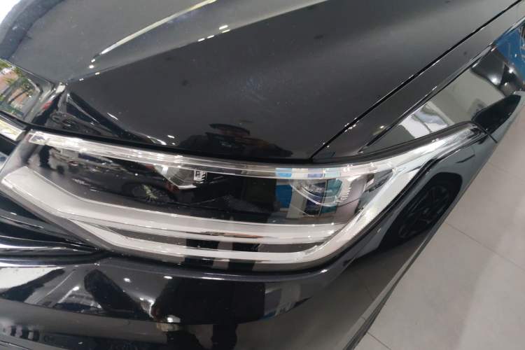 Used Volkswagen Tiguan L 2025 Model, Outstanding Version, 300TSI Automatic Two-Wheel Drive Longteng Edition