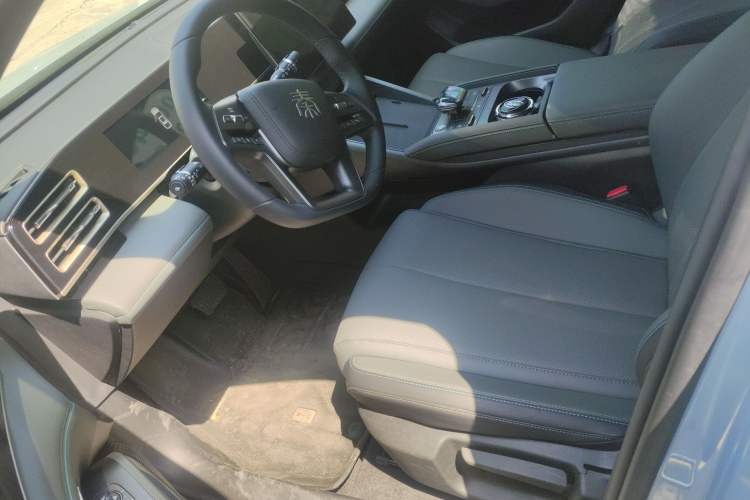 Used BYD Qin L 2025 DM-i Smart Drive 80KM Leading Model