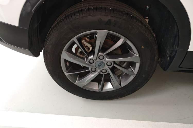 Used Geely Auto Coolray 2024 1.5T DCT Longteng Edition Right Rear Wheel Hub