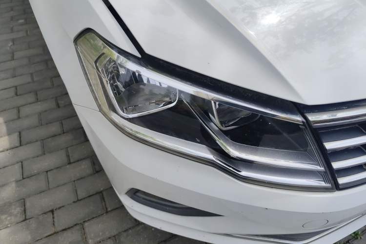 Used Volkswagen Jetta 2017 1.5L Manual Comfort Model Right Front Headlight
