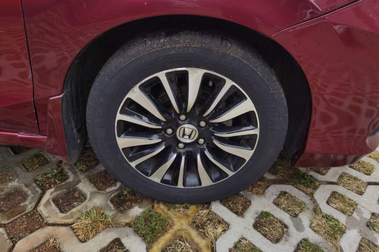 Used Honda Crider 2013 1.8L automatic luxury edition
