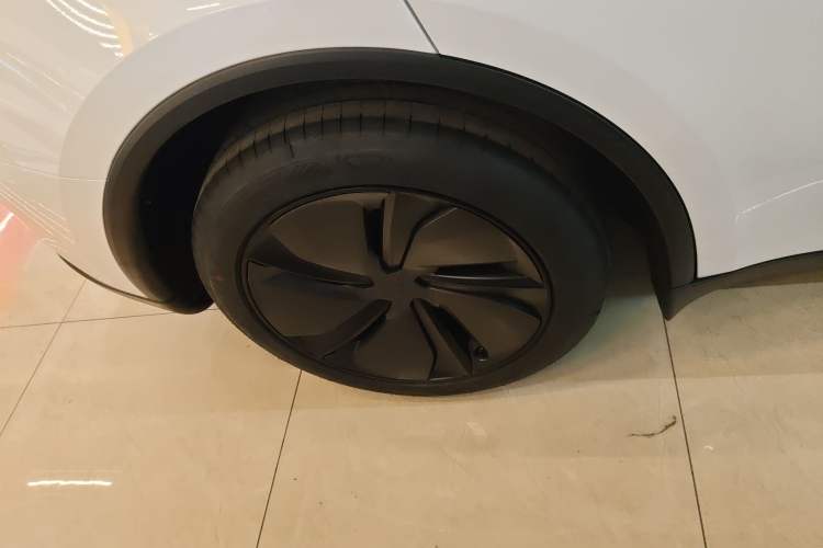 Used Tesla Model Y 2025 Rear-Wheel-Drive Version