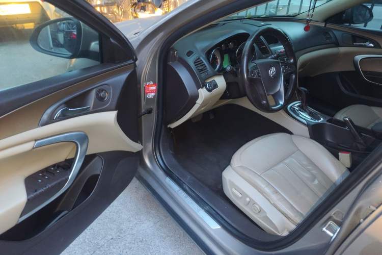 Used Buick Regal 2012 2.4L SIDI Elite Edition Driver Seat