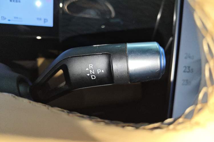 Used Geely Galaxy L7 2024 1.5T 115 km MAX Dragon Edition Gear Lever