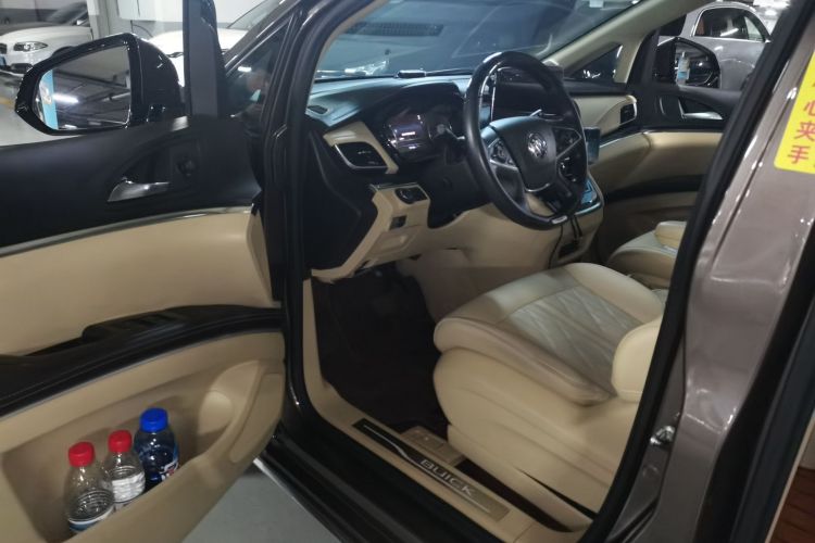 Used Buick GL8 2023 Land Executive Class Deluxe Model
