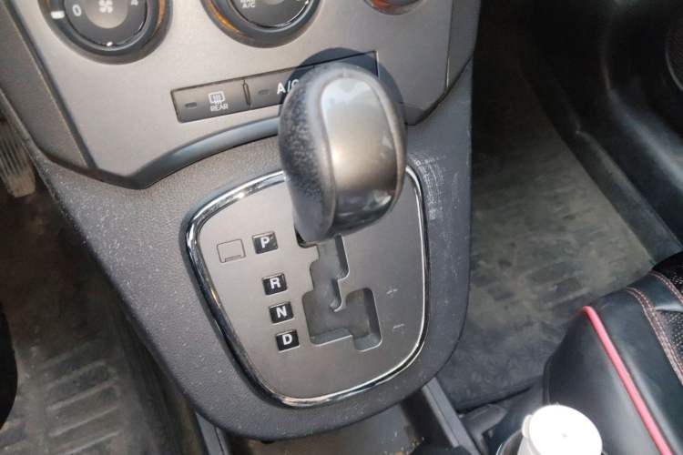 Used Kia Carens 2011 2.0L 7-Seater Automatic Standard Edition
