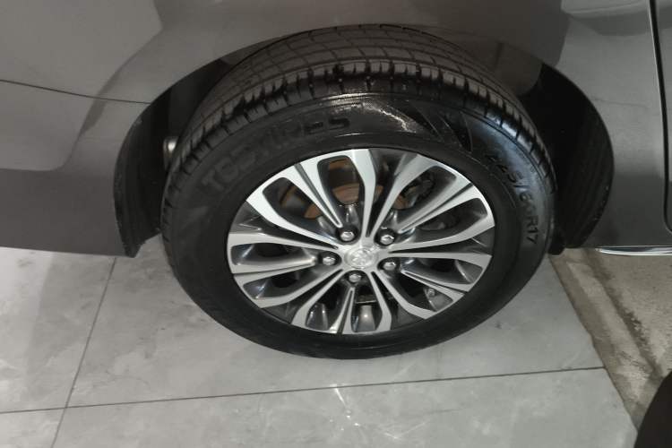 Used Buick GL8 2023 Land Executive Class 652T Luxury Model
