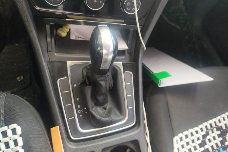 Used Volkswagen Golf 2018 1.6L Automatic Fashion Model
