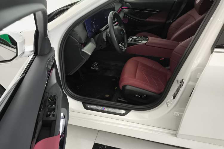 Used BMW 5 Series 2024 525Li M Sport Package Driver Seat