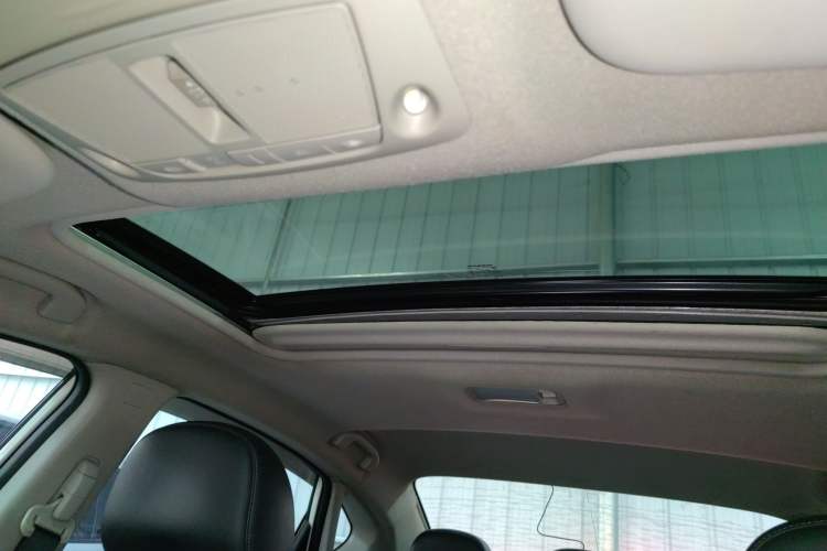 Used Nissan Sylphy 2019 1.6XV CVT Smart Connect Luxury Edition China VI Standard Headliner