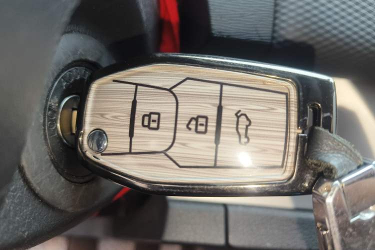 Used SAIC MAXUS G10 2025 2.0L Manual Multi-Function Version Gasoline 7 Seats Vehicle Key