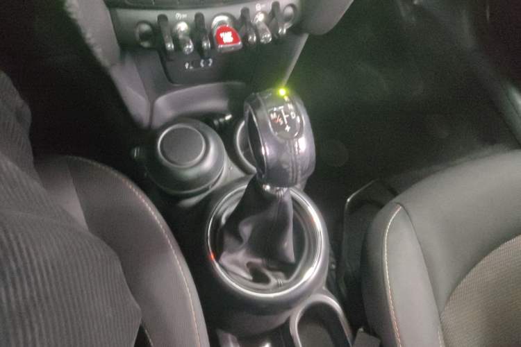 Used MINI 2016 1.2T ONE Pioneer Edition Gear Lever