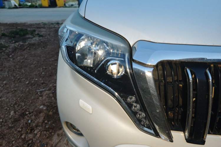 Used Toyota Prado 2014 2.7L Middle East Version Parallel Import Right Front Headlight