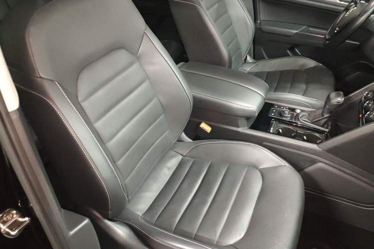 Used Volkswagen Teramont 2020 Revised Version 530 V6 Four-Wheel Drive Luxury Edition Right Front Seat