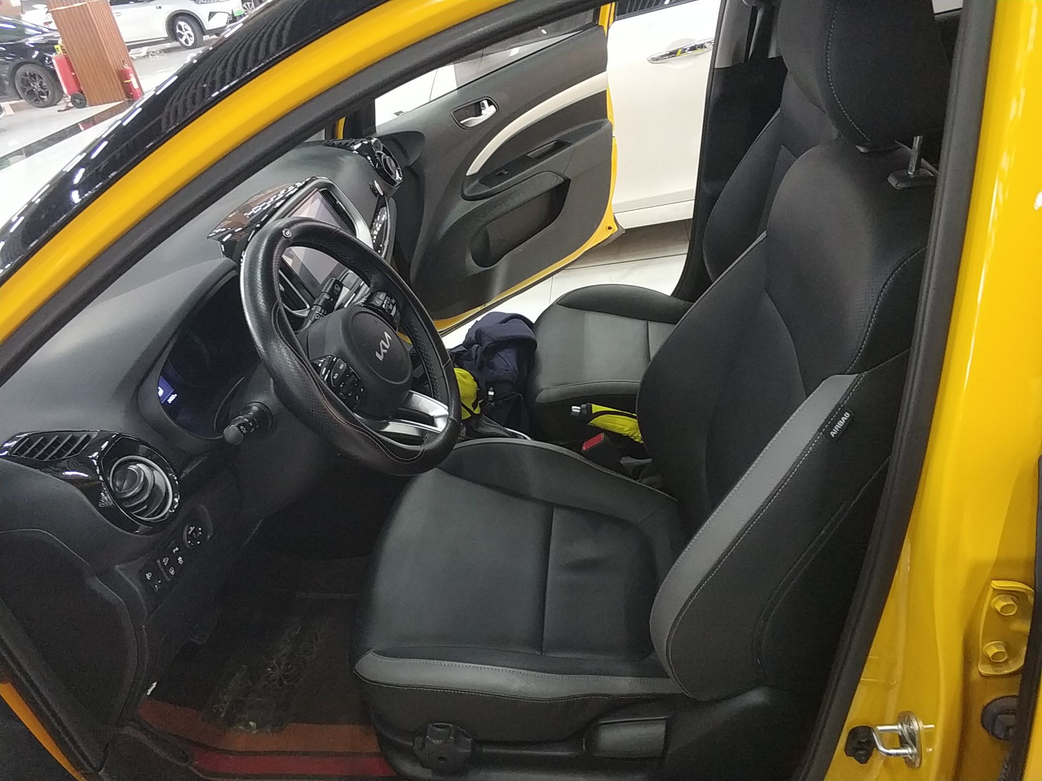 Переднее сиденье в автомобиле