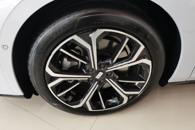 Used Geely Galaxy E8 2025 700 km Long-Range Intelligent Driving Version Left Front Wheel Hub