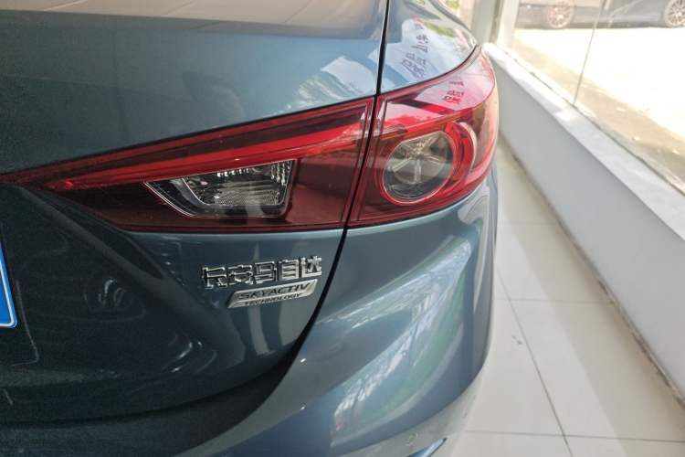 Used Mazda 3 Axela 2017 Sedan 1.5L Automatic Luxury Model Emission Standard China V Right Rear Taillight