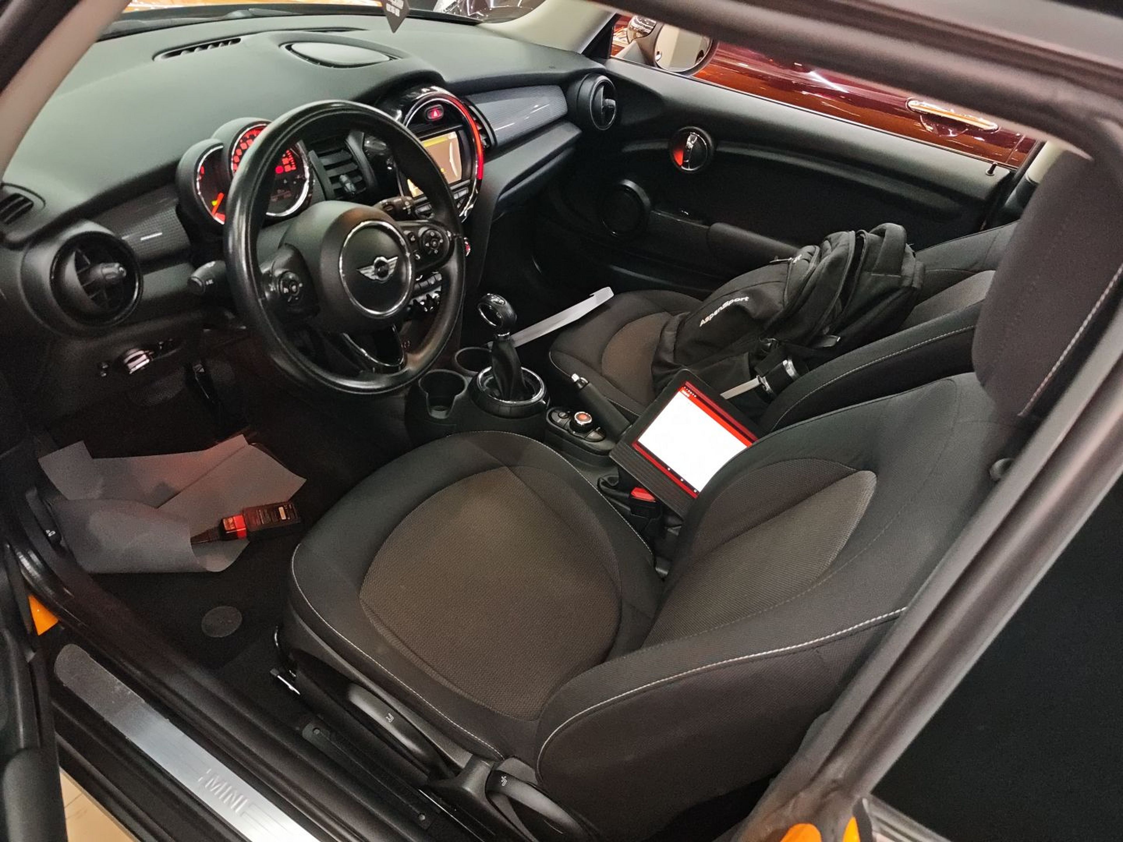 Переднее сиденье в автомобиле