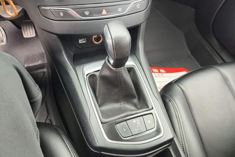 Used Peugeot 308S 2015 1.2T Automatic Jingchi Edition Gear Lever