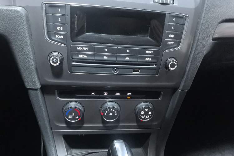 Used Volkswagen Golf 2015 1.6L Automatic Fashion Model