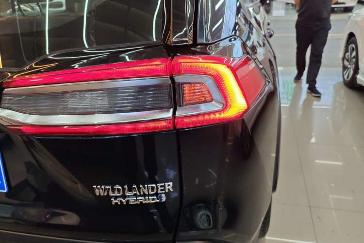 Used Toyota Wildlander 2023 Dual-Motor 2.5L E-CVT Four-Wheel Drive Prestige Edition Right Rear Taillight