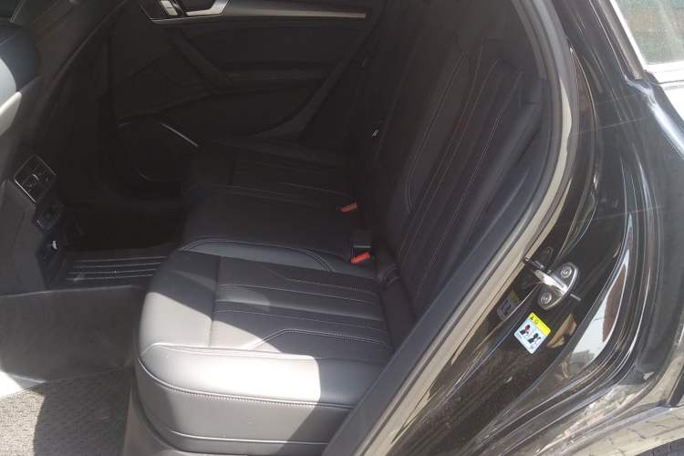 Used Audi Q5L 2025 Facelift 45th Anniversary Collector's Edition 40 TFSI Luxury Dynamic Version Left Rear Seat