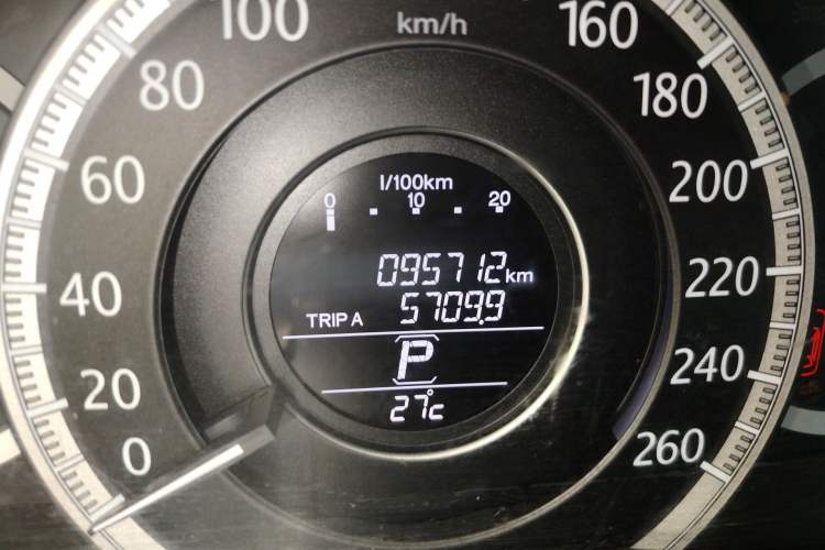 Used Honda Accord 2015 2.0L LX Comfort Edition Odometer Close Up